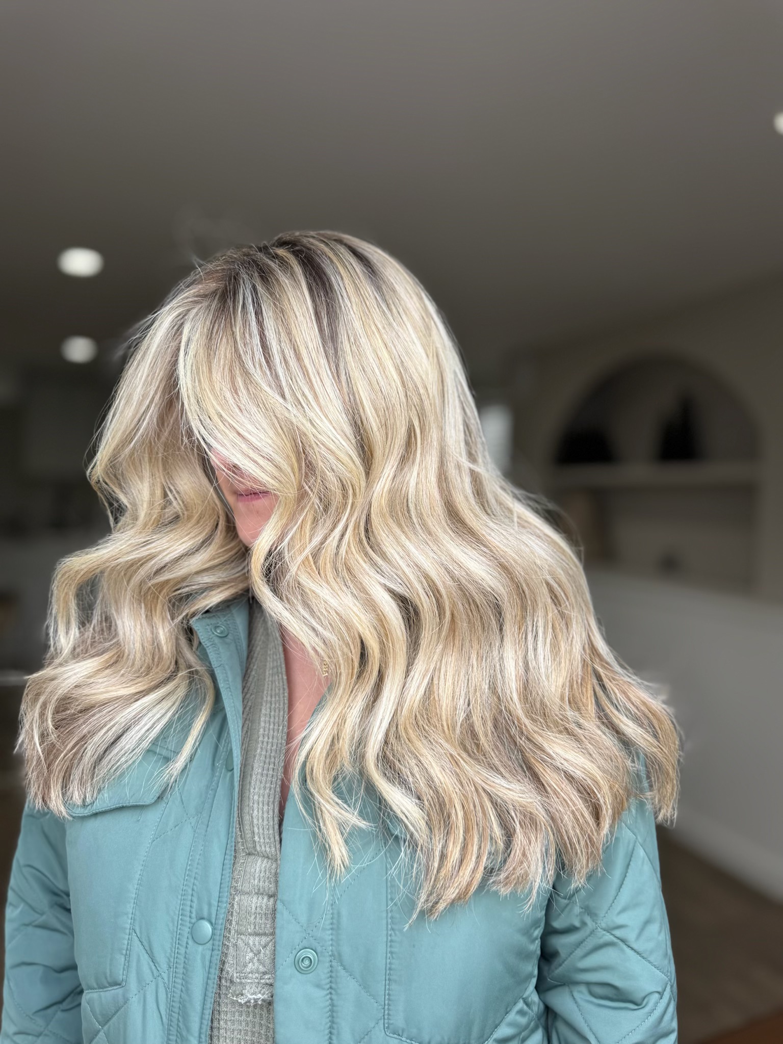 Dimensional blonde hair by Veil & Vogue